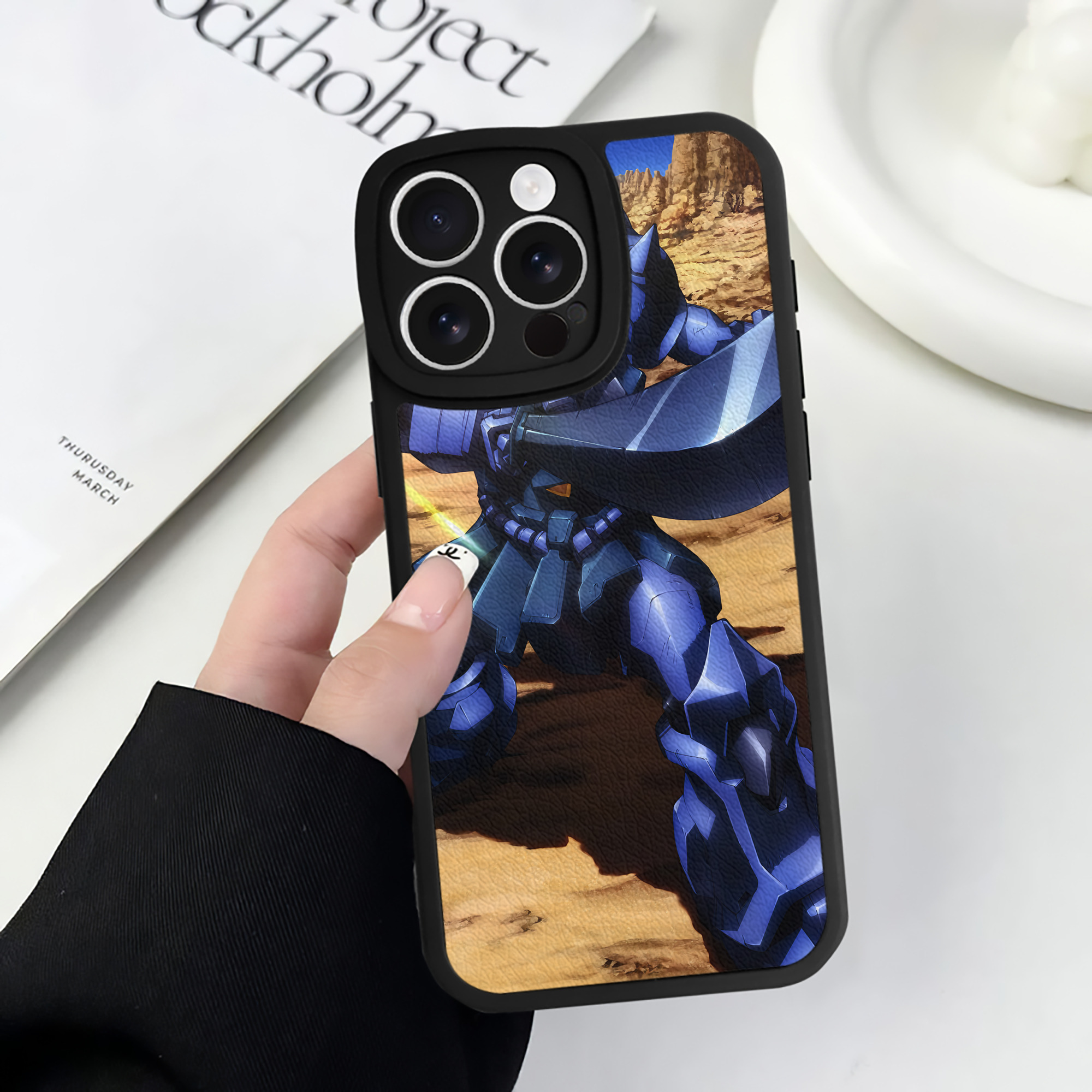 （画像用） 機動戦士ガンダム Mobile Suit Gundam 【iPhone 16シリーズ対応】シリコンスマホケース（レザー調） 材質：シリコン